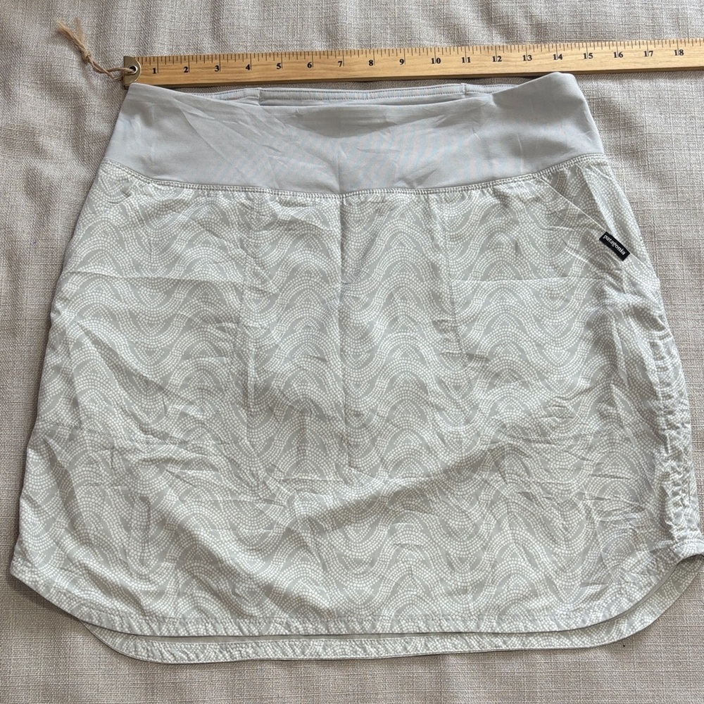 Patagonia Light Gray athletic Mini Skirt with shorts